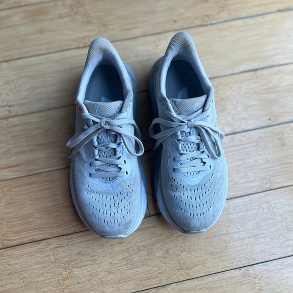 HOKA ONE ONE Arahi 5 Lunar Rock/Drizzle Mesh Women's Shoes - Picture 4 of 7